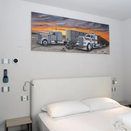 Aparthotel M-apphotel 3*