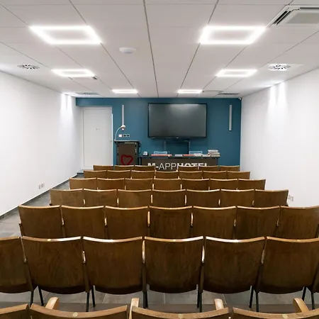 Aparthotel M-apphotel 3*